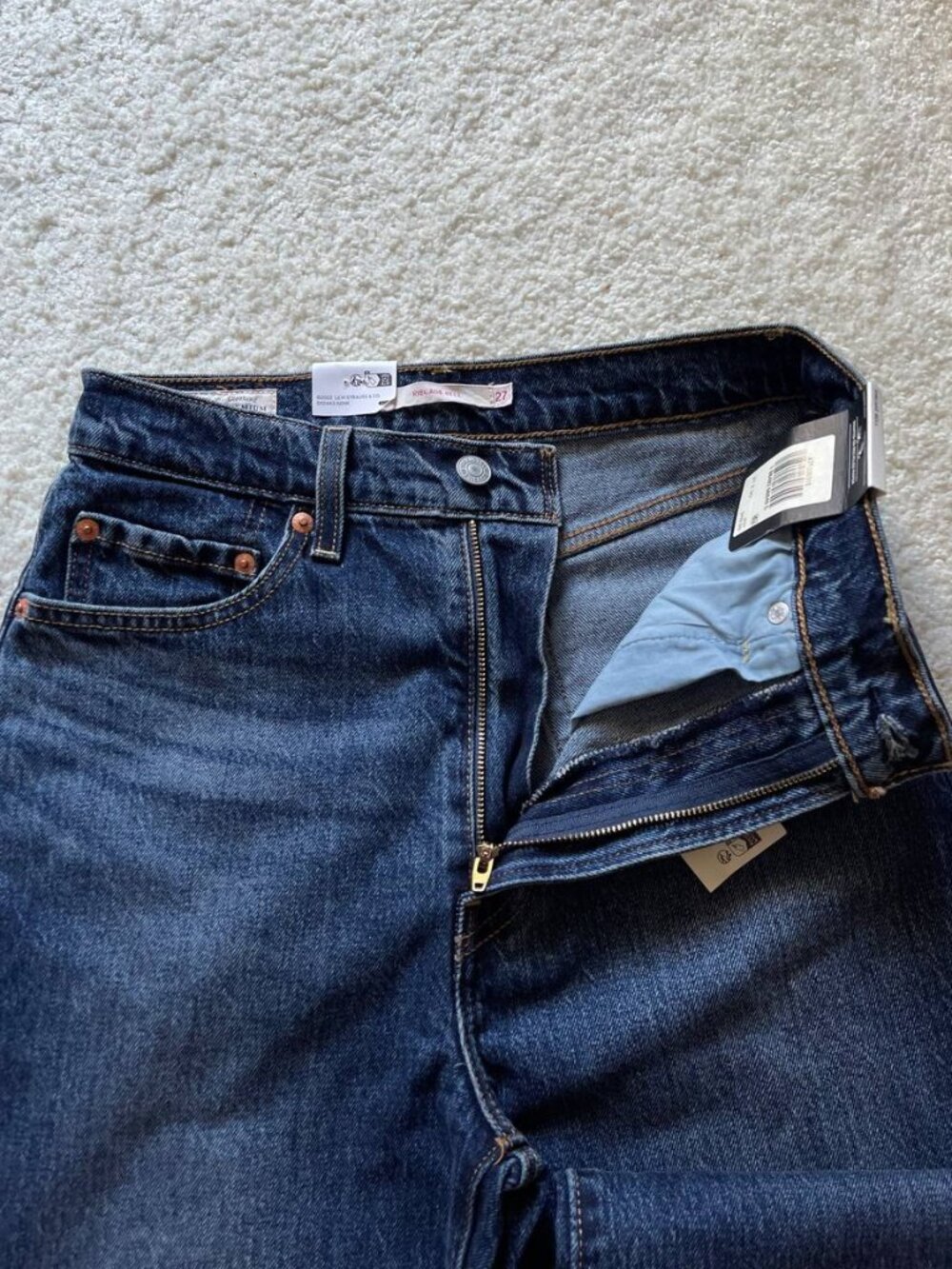 NWT Levi’s Premium Ribcage Bell High Rise Women’s Jeans Size 27/30 - Picture 4 of 13